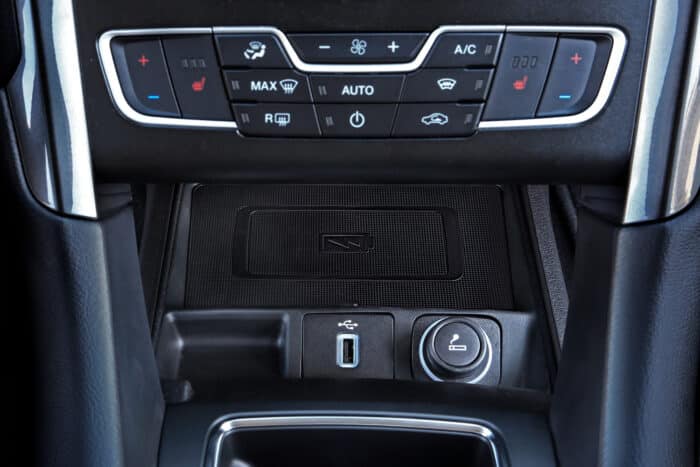 Ladefach für Ford Mondeo (BA7) 2014> – Bild 2
