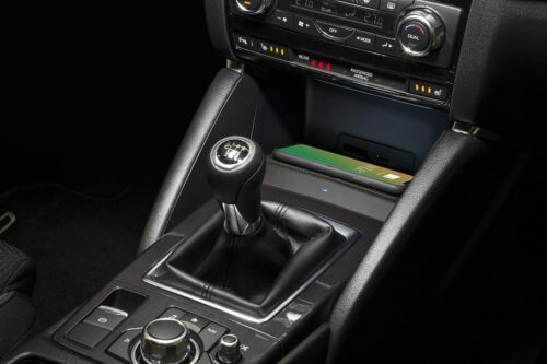 Kabelloses Laden im Mazda CX5 mit Smartphone